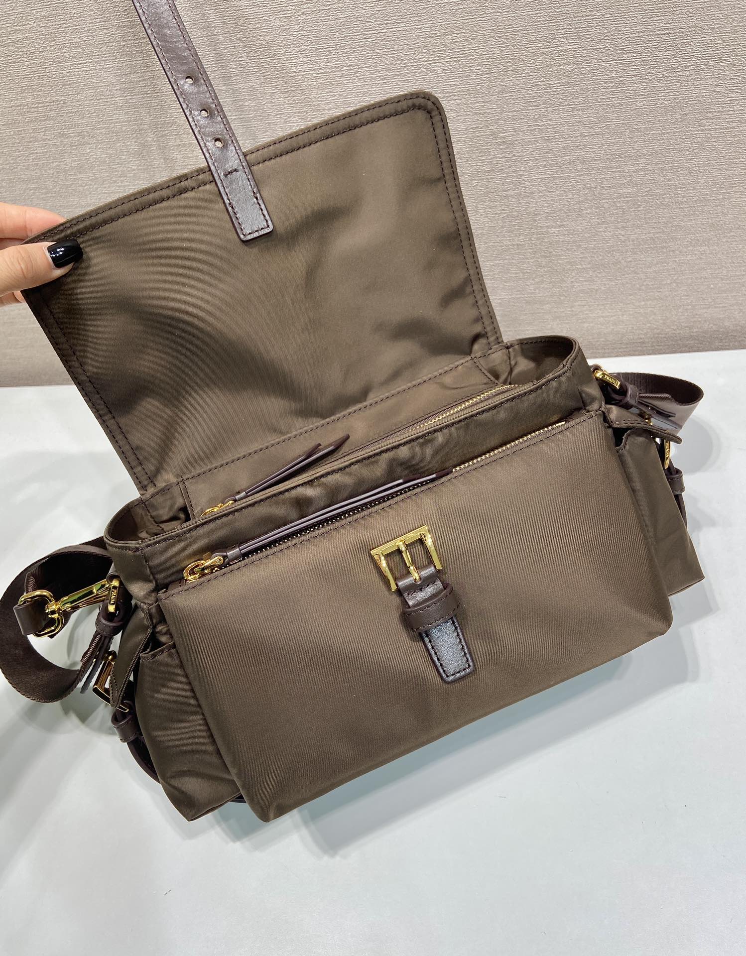 b95e7a05d29f4d7a53a6707e2373ee5c_1765549362_2316.jpg b95e7a05d29f4d7a53a6707e2373ee5c_1765549362_2316.jpg