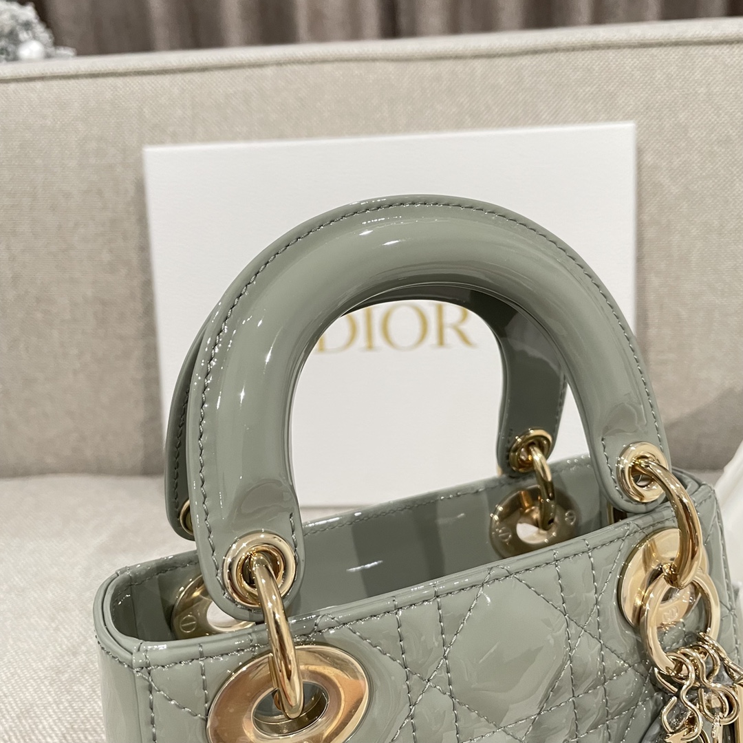 b95e7a05d29f4d7a53a6707e2373ee5c_1765549397_946.jpg b95e7a05d29f4d7a53a6707e2373ee5c_1765549397_946.jpg