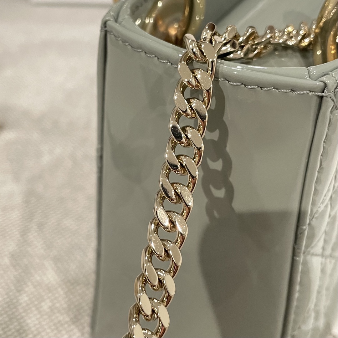 b95e7a05d29f4d7a53a6707e2373ee5c_1765549398_6311.jpg b95e7a05d29f4d7a53a6707e2373ee5c_1765549398_6311.jpg