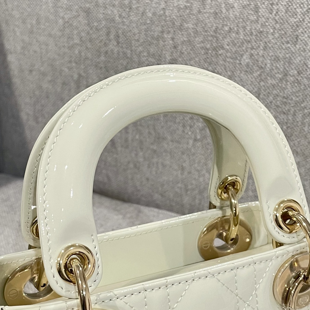 b95e7a05d29f4d7a53a6707e2373ee5c_1765549429_9428.jpg b95e7a05d29f4d7a53a6707e2373ee5c_1765549429_9428.jpg