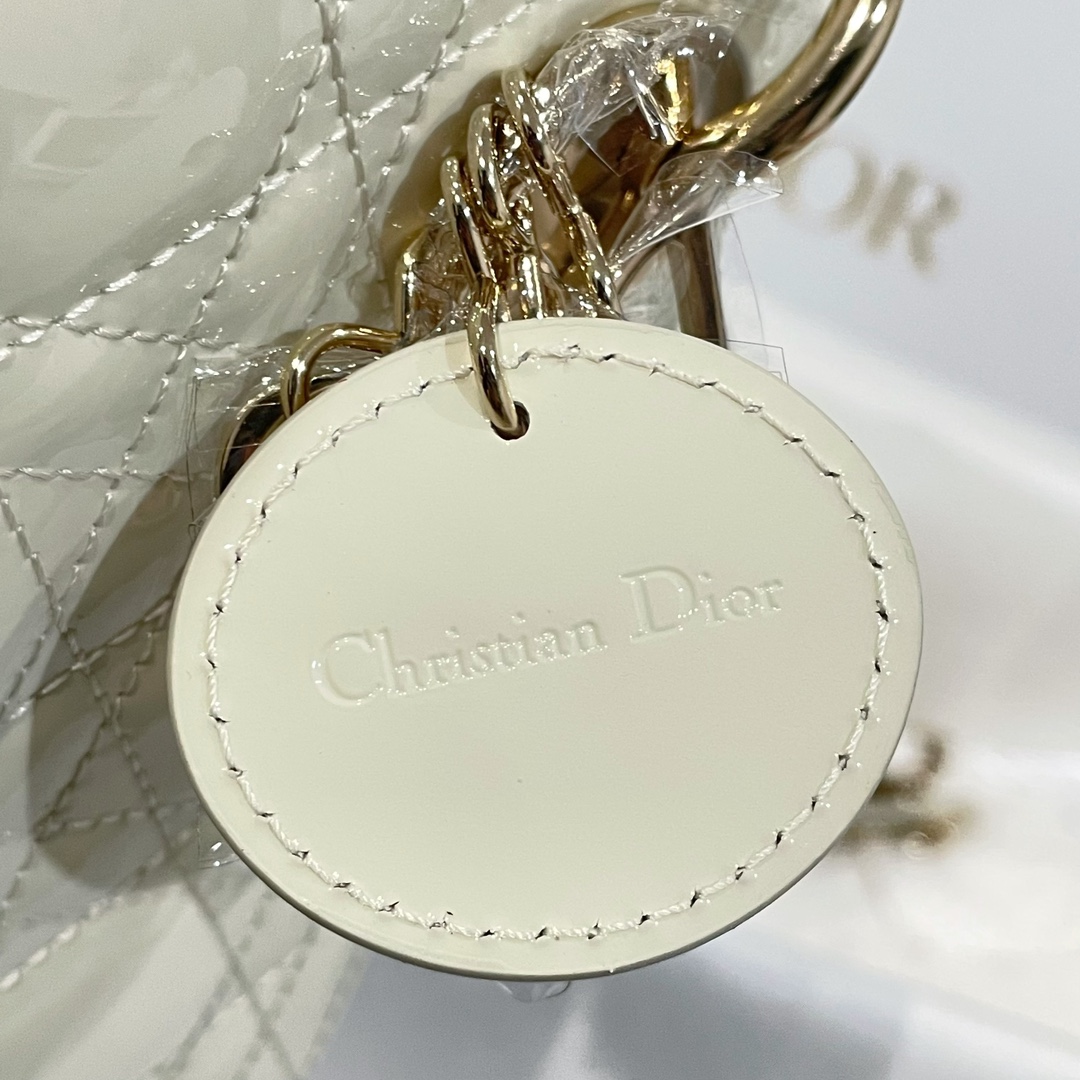 b95e7a05d29f4d7a53a6707e2373ee5c_1765549430_0269.jpg b95e7a05d29f4d7a53a6707e2373ee5c_1765549430_0269.jpg