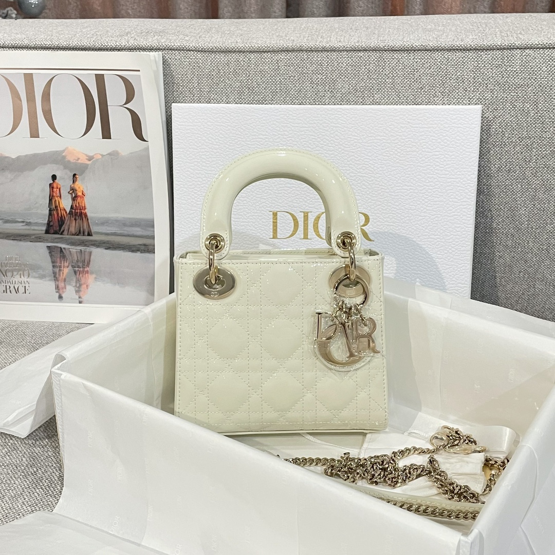 b95e7a05d29f4d7a53a6707e2373ee5c_1765549430_3614.jpg b95e7a05d29f4d7a53a6707e2373ee5c_1765549430_3614.jpg