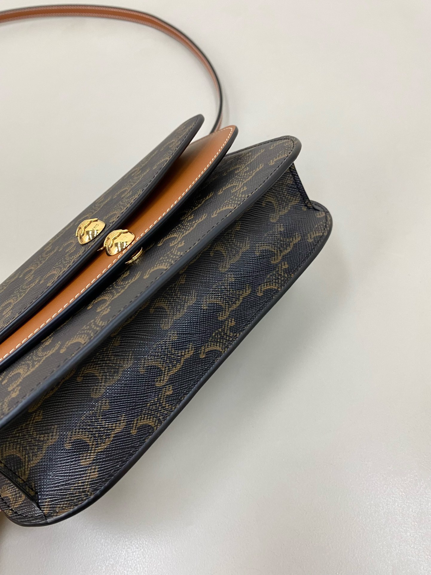 b95e7a05d29f4d7a53a6707e2373ee5c_1765549638_6192.jpg b95e7a05d29f4d7a53a6707e2373ee5c_1765549638_6192.jpg