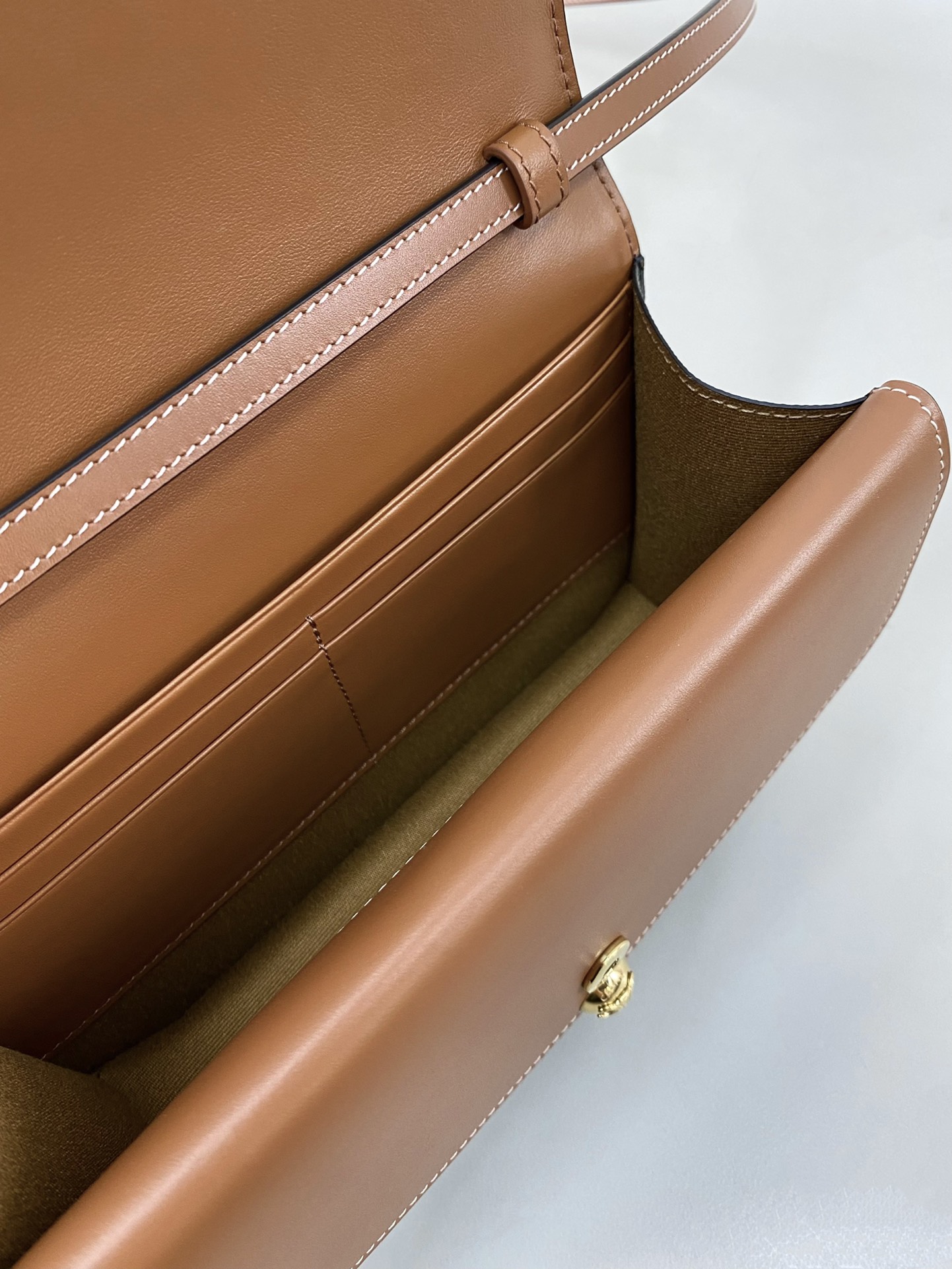 b95e7a05d29f4d7a53a6707e2373ee5c_1765549641_5925.jpg b95e7a05d29f4d7a53a6707e2373ee5c_1765549641_5925.jpg