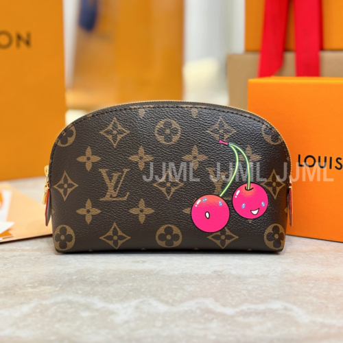 루이비통 LV x TM 체리 코스메틱 파우치
