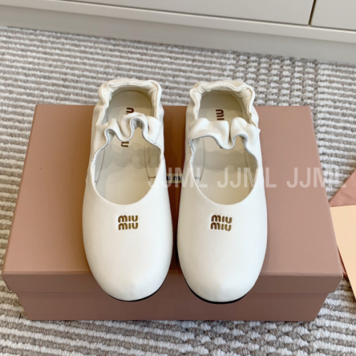 미우미우 셔링 발레리나 슈즈 화이트