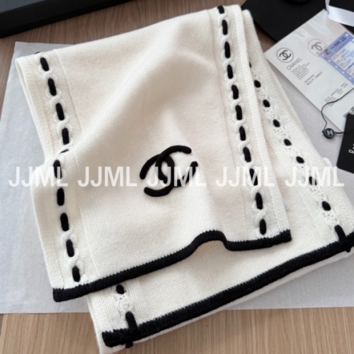 샤넬 엠브로더이 머플러 화이트