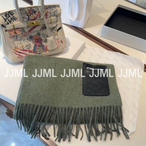 로에베 레더 포켓 머플러 카키 블랙