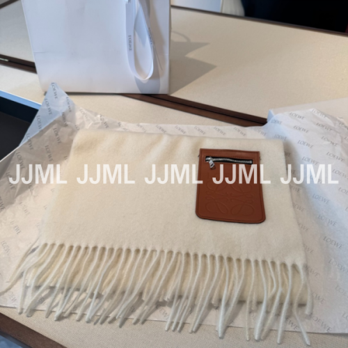 로에베 레더 포켓 머플러 아이보리 브라운