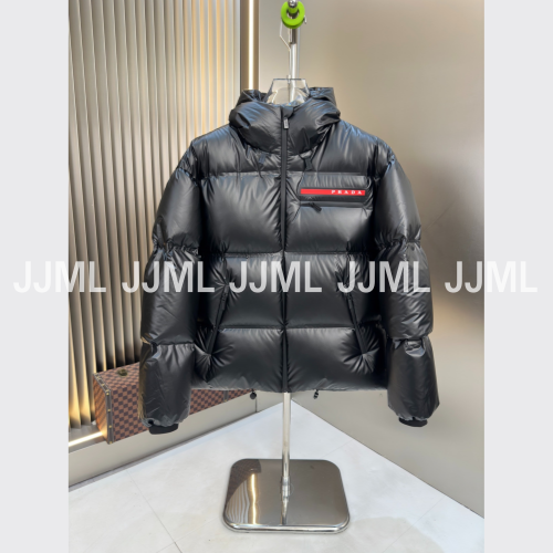 프라다 로고 유광 후드 패딩 블랙
