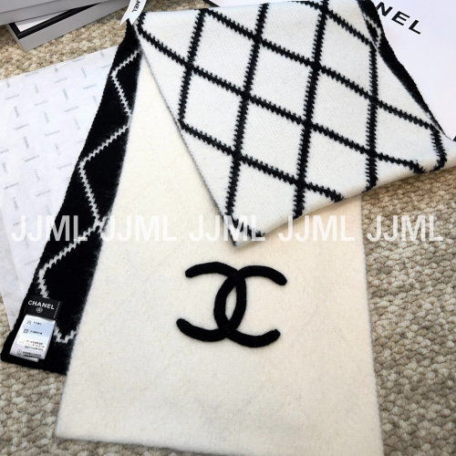 샤넬 다이아몬드 패턴 머플러 블랙