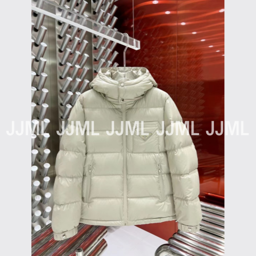 프라다 포켓 로고 유광 패딩 베이지