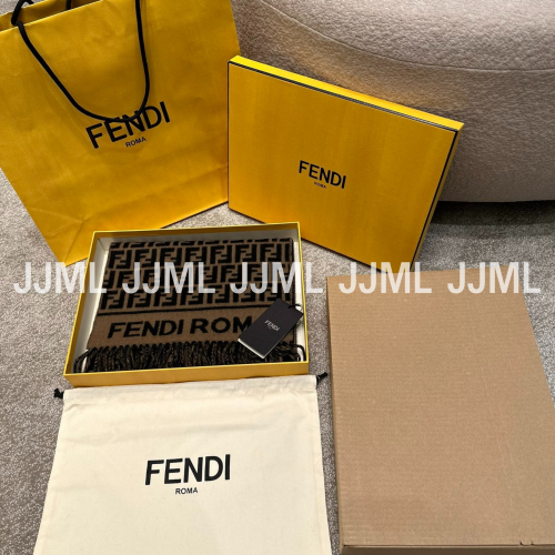 펜디 로마 머플러 브라운