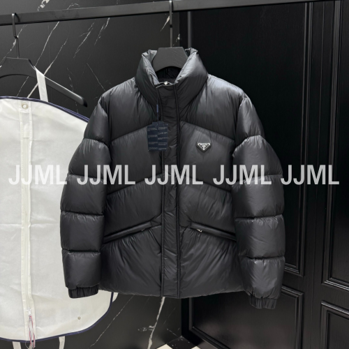 프라다 사선 맨즈 패딩 블랙