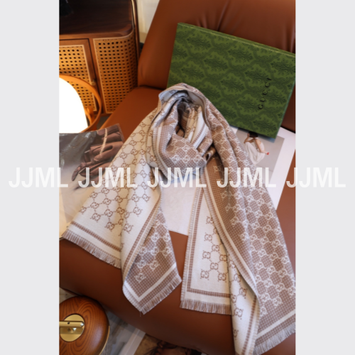 구찌 프린지 로고 패턴 머플러 베이지