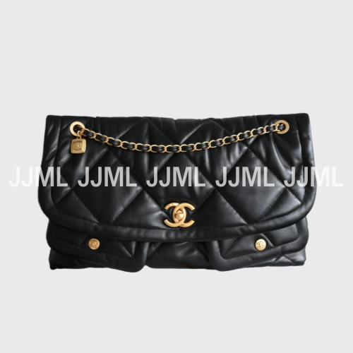 샤넬 19 맥시 플랩백 골드메탈