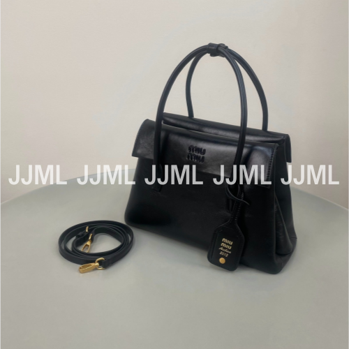 미우미우 솔리테르 레더 백 블랙