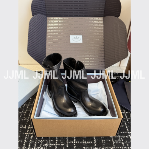 프라다 버클 미들 워커 블랙