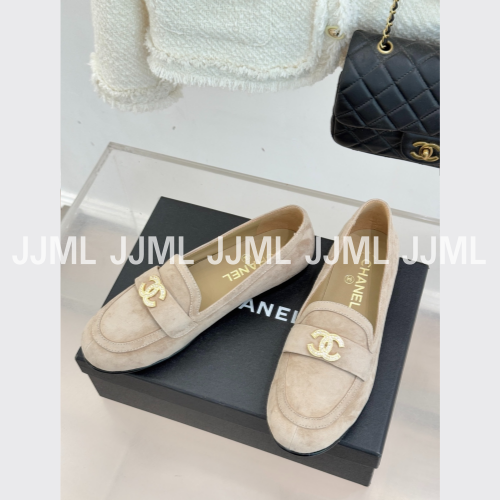 샤넬 로고 스웨이드 로퍼 베이지