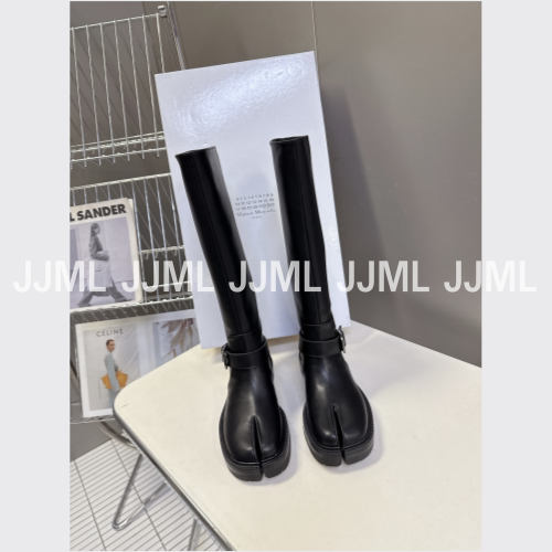 MM6 메종마르지엘라 타비 버클 롱부츠 블랙