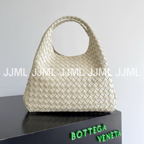 보테가 베네타 2025 캄파나 숄더백 아이보리