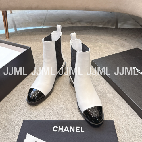 샤넬 첼시 미들 부츠 화이트