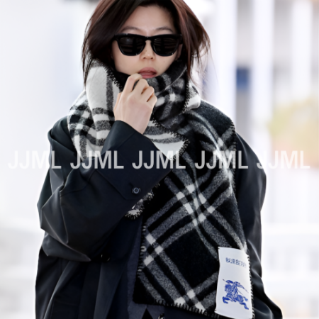 [전지현 PICK] 버버리 울 머플러 블랙