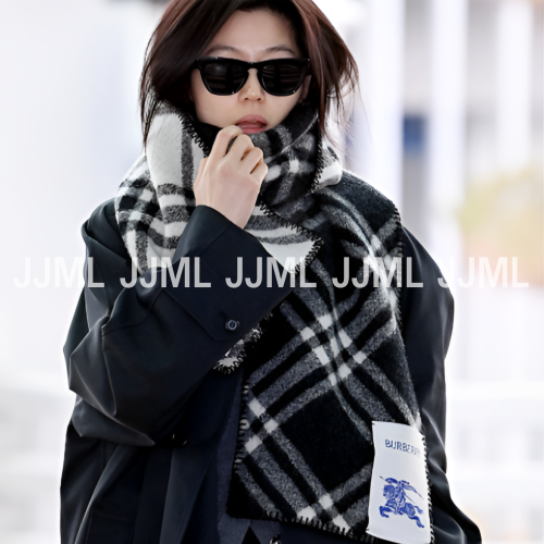 [전지현 PICK] 버버리 울 머플러 블랙