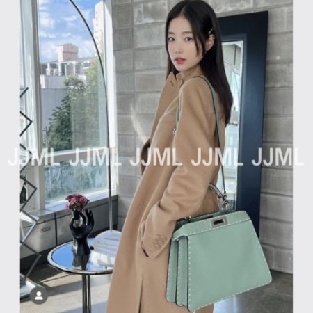 [기은세 PICK] 펜디 피카부 셀러리아 파이톤 핸들 33cm [민트]