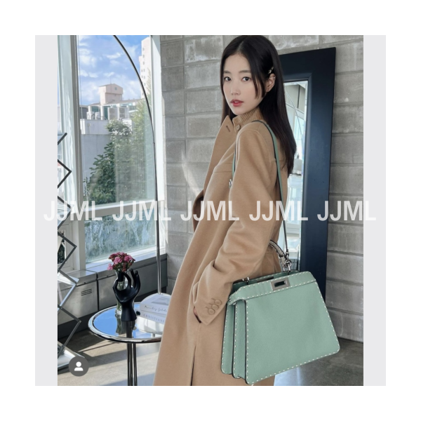 [기은세 PICK] 펜디 피카부 셀러리아 파이톤 핸들 33cm [민트]