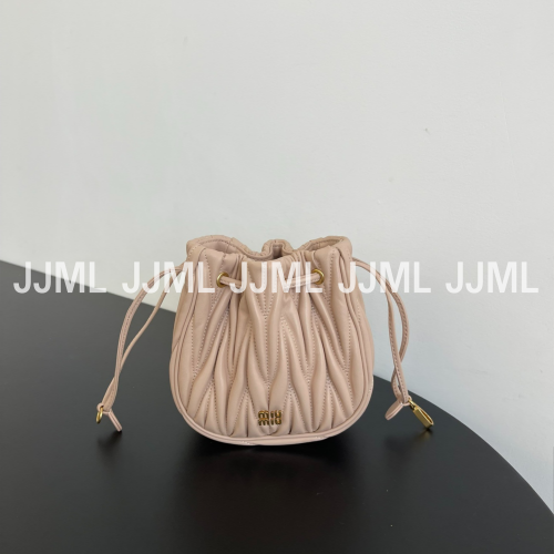 미우미우 마테라쎄 나파 가죽 파우치 버킷백 핑크