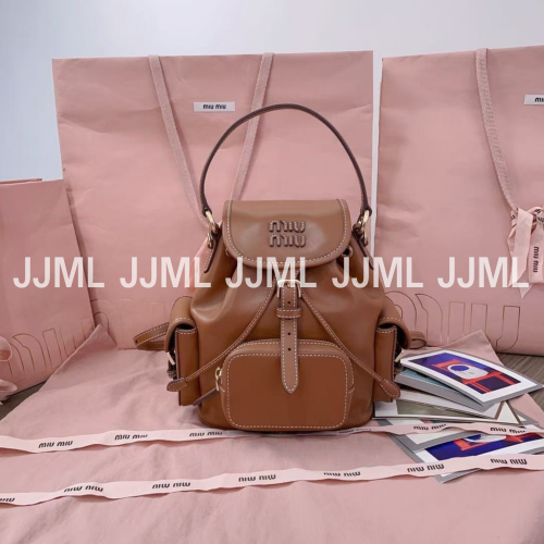 미우미우 레더 백팩 코냑 스몰 5BZ043