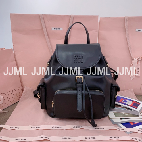 미우미우 레더 백팩 블랙 미디엄 5BZ042