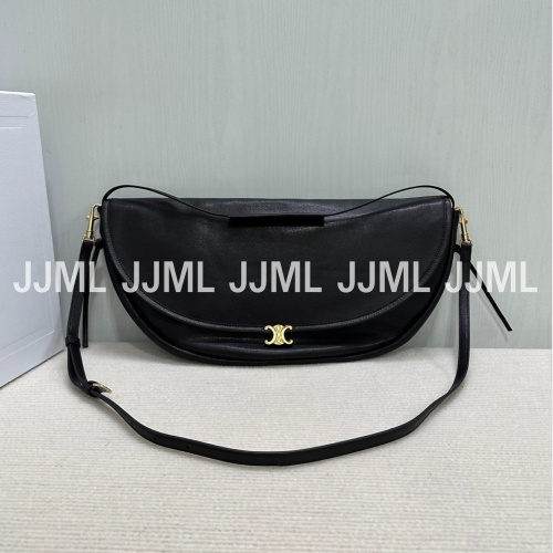 셀린느 하프문 소프트 트리옹프백 블랙