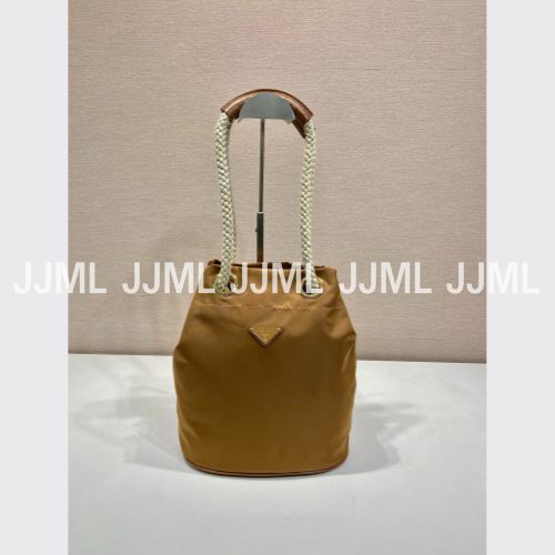 프라다 마리너 스몰 리나일론 버킷백 브랜디 1BE082