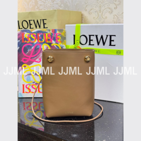 로에베 스무스 카프스킨 페블 파우치 백 오크