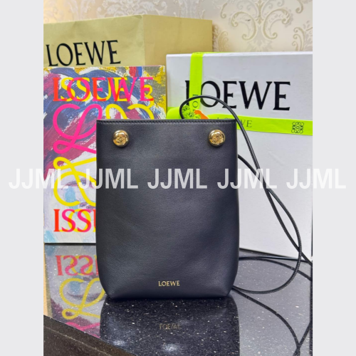 로에베 스무스 카프스킨 페블 파우치 백 블랙