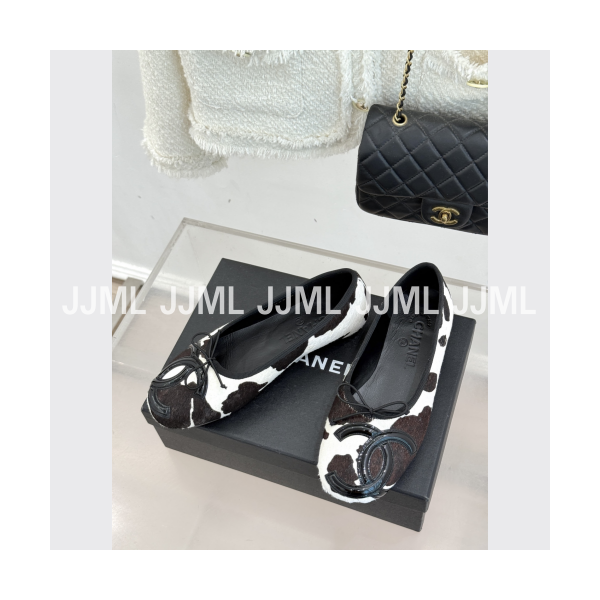 샤넬 발레리나 플랫 카우패턴 블랙