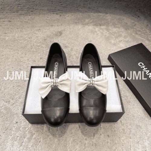 샤넬 26C 리본 메리제인 슈즈 블랙&화이트
