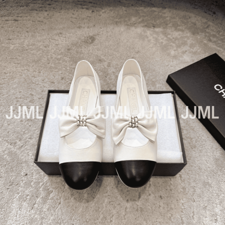 샤넬 26C 리본 메리제인 슈즈 화이트