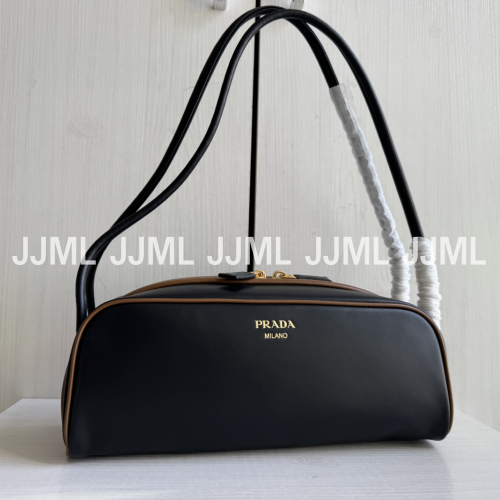 프라다 스윙 스무스 레더 숄더백 셀레스트 블랙 헤이즐넛