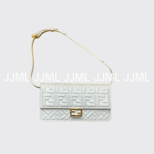 펜디 FF 모티프 체인 바케트백 레더 화이트