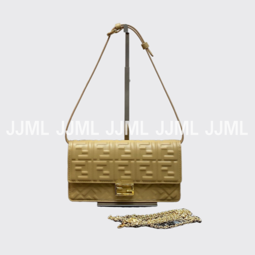 펜디 FF 모티프 체인 바케트백 레더 베이지