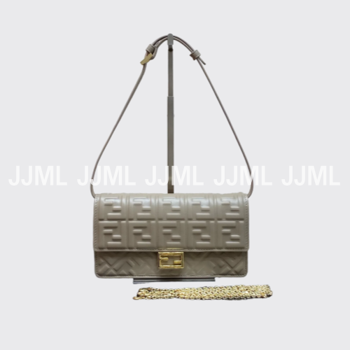 펜디 FF 모티프 체인 바케트백 레더 그레이