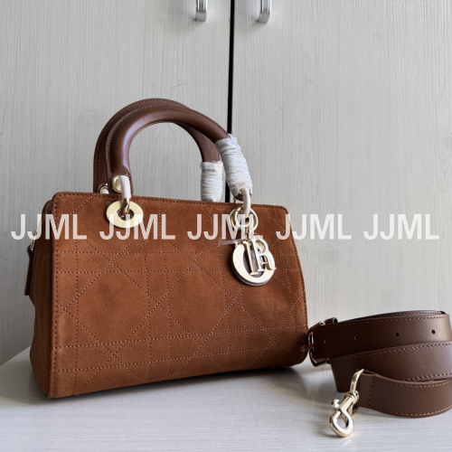 디올 조나단앤더슨 레이디디올백 스웨이드 브라운