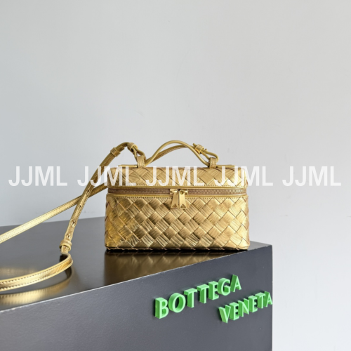 보테가베네타 뱅뱅 미니 배니티백 골드