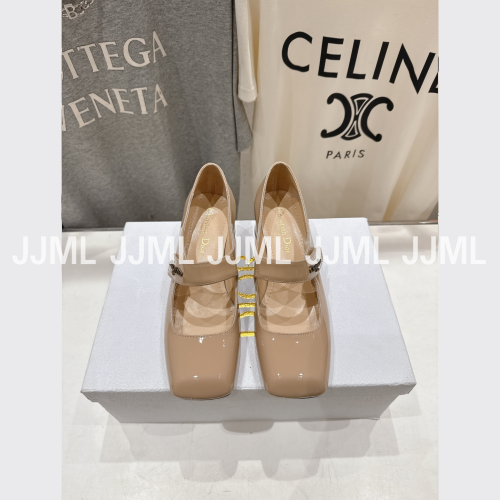 디올 돌 메리제인 펌프스 베이지