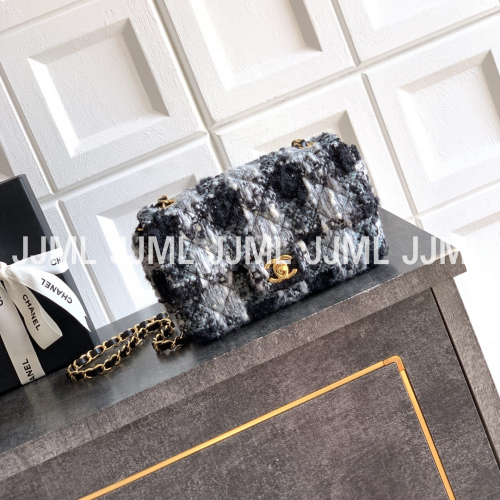 샤넬 트위드플랩백 블랙 화이트