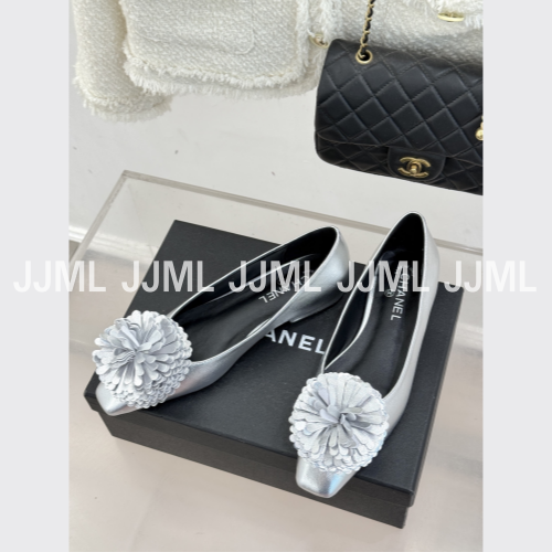 샤넬 카멜리아 플랫 실버