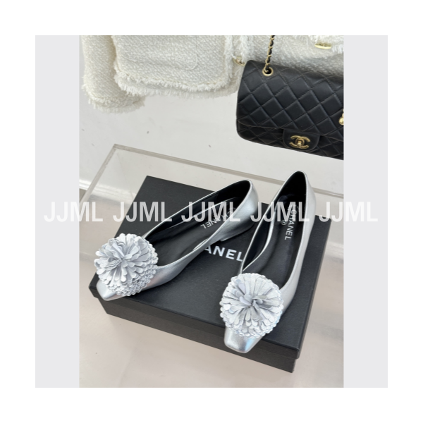 샤넬 카멜리아 플랫 실버